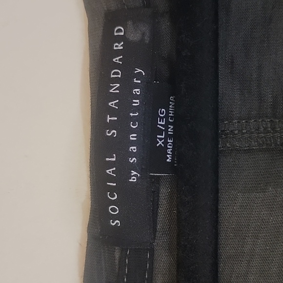 Social standard dress - Picture 4 of 5